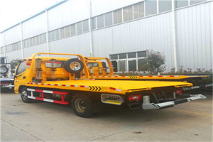 南独乐河附近拖车救援搭电